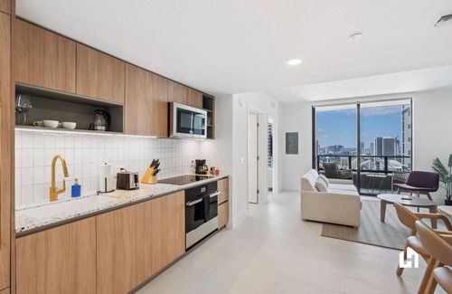 Downtown Miami Apartment | Stylish Apartments with Partial Ocean Views in Downtown