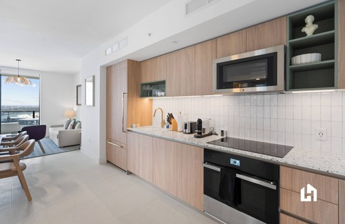 Downtown Miami Apartment | Stylish Apartments with Partial Ocean Views in Downtown