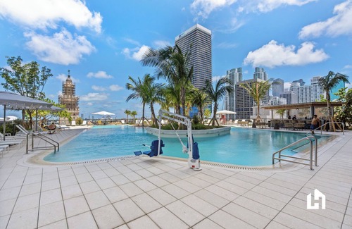 Downtown Miami Apartment | Stylish Apartments with Partial Ocean Views in Downtown