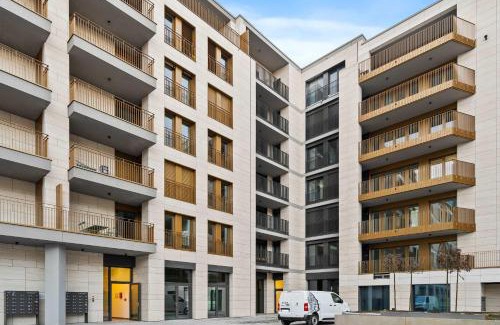 Gasperich Apartment | Stylish Apt with Balcony WiFi & Free Parking