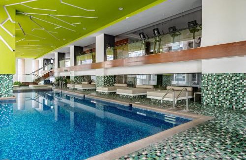 Ampliacion Granada Apartment | Stylish Apt with Pool and Gym