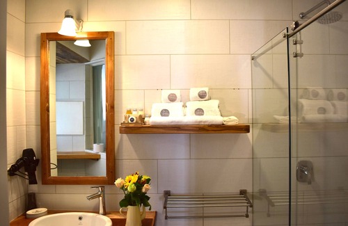 Quito Historic Center Apartment | Stylish Artist’s Haven in Quito – Prime Location