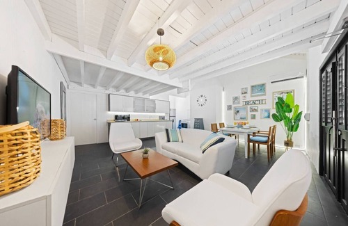Esmeralda Apartment | Stylish Aruba Getaway, Close to Beach, Cozy for 2