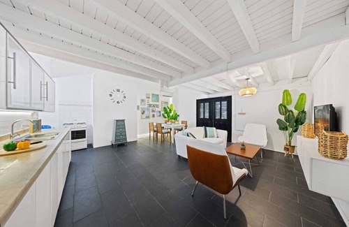 Esmeralda Apartment | Stylish Aruba Getaway, Close to Beach, Cozy for 2