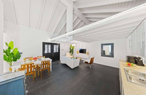Esmeralda Apartment | Stylish Aruba Getaway, Close to Beach, Cozy for 2