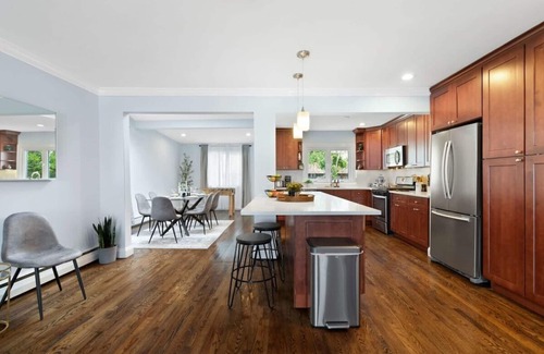 Cove - East Side - Shippan House | Stylish Beach Home near Stamford Downtown/Beach