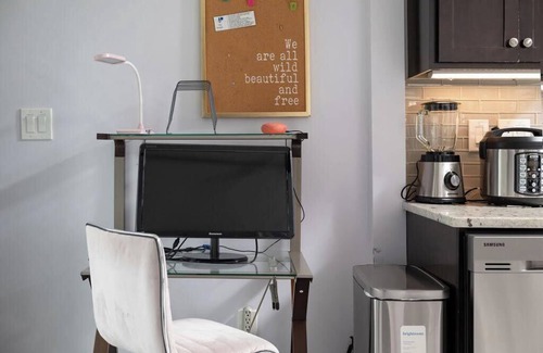 Everett House | Stylish Boston-Area Duplex - Free Parking, Yard, Comfortable Stay