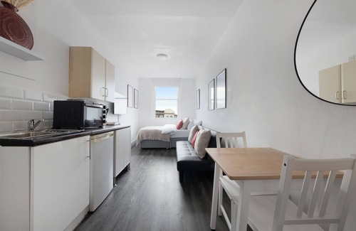 Archway Apartment | Stylish Budget Studio Near Archway Tube