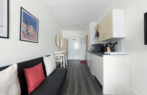 Archway Apartment | Stylish Budget Studio Near Archway Tube