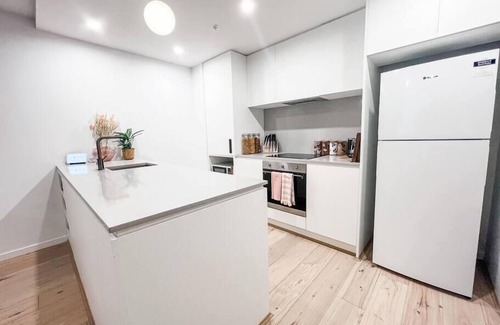 Reid Apartment | Stylish Canberra CBD Apartment for 4