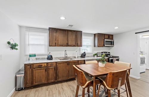 Dry Ridge Cottage | Stylish Comfortable Bluegrass Cottage 7 min to Ark - Fire Pit!