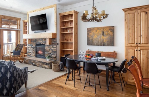 Victor Condo | Stylish Condo in Victor Now Available for Summer 2022 and Beyond!