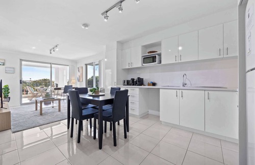Rockingham Apartment | Stylish Corporate Stay with Wi-Fi & Parking