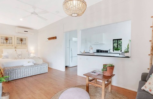 Cudgen House | Stylish cottage with Farm & CO. farm and shop access—ideal for relaxing or exploring.