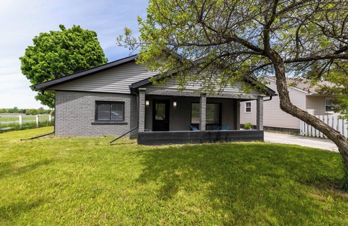 Erin House | Stylish Countryside Stay | Sleeps 6+