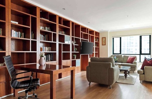 Chinatown Apartment | Stylish & Cozy 4BR Retreat with FREE Parking