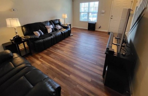 Greensboro House | Stylish, Cozy Corporate Townhome with Pool!