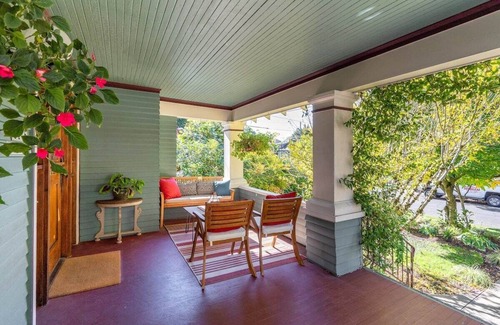 Irvington Apartment | Stylish Craftsman in the Heart of PDX