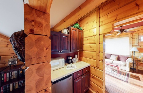 The Highlands House | Stylish Dog-Friendly Home w/All-Wood Interior + Private Sauna and Theater