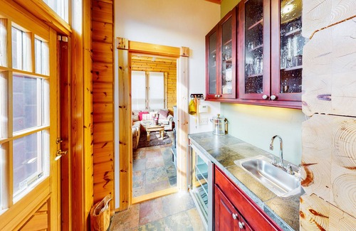The Highlands House | Stylish Dog-Friendly Home w/All-Wood Interior + Private Sauna and Theater