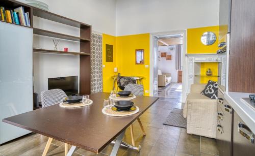 Navigli Apartment | Stylish Duplex on Two Levels 15 Mins from Duomo