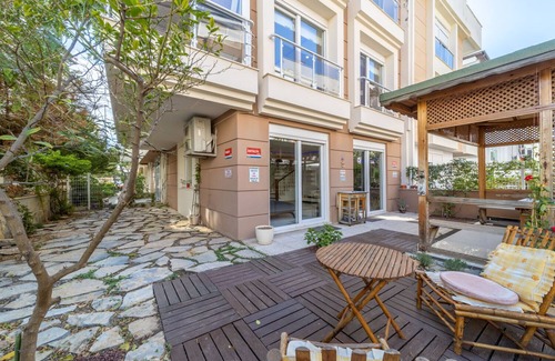 Muratpasa Apartment | Stylish Duplex with Garden and Gazebo in Muratpasa