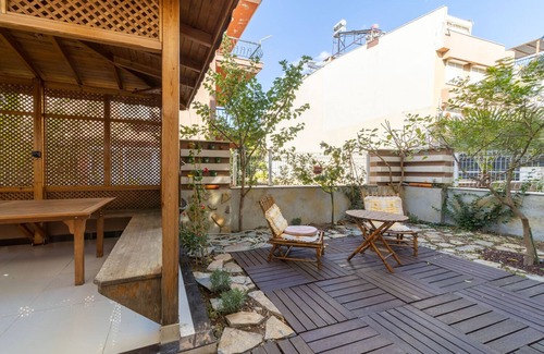 Muratpasa Apartment | Stylish Duplex with Garden and Gazebo in Muratpasa