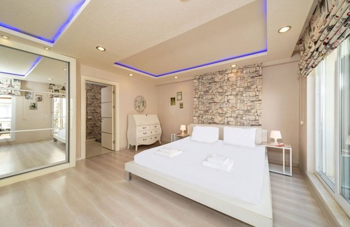 Muratpasa Apartment | Stylish Duplex with Garden and Gazebo in Muratpasa