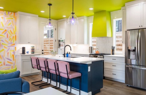 Rosewood House | Stylish Eastside Getaway Yard, Pool, Firepit & Golf Nearby