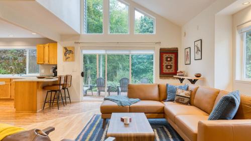 Clinton House | Stylish Forest Getaway on Whidbey Island Near Beaches Wineries Trails Cedarview Retreat by AvantStay