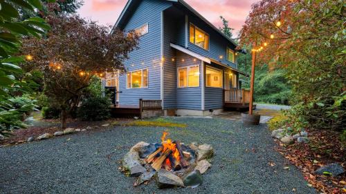 Clinton House | Stylish Forest Getaway on Whidbey Island Near Beaches Wineries Trails Cedarview Retreat by AvantStay