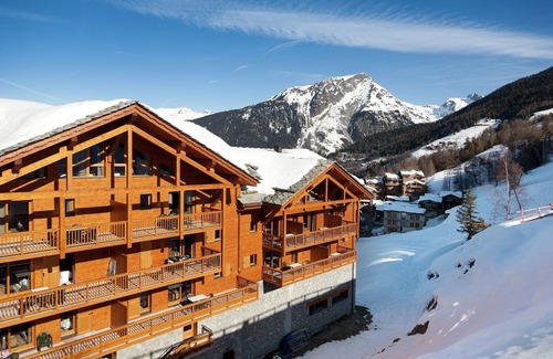 Sainte-Foy-Tarentaise Apartment | Stylish Chalet in Sainte-Foy with Spa Access