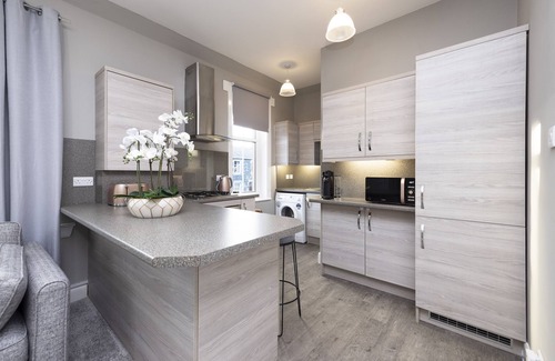 Peebles Apartment | Stylish George Street Apartment