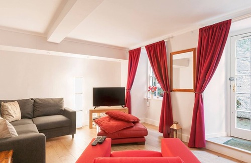 Bonnington Apartment | Stylish Georgian Flat in New Town