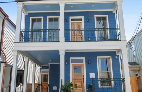 Faubourg Livaudais House | Stylish Getaway w/King Suite- 5 mins to Bourbon