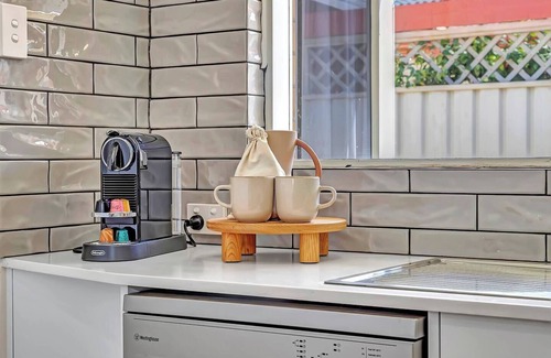Glenelg East Apartment | Stylish Glenelg Stay with Alfresco and Comfort