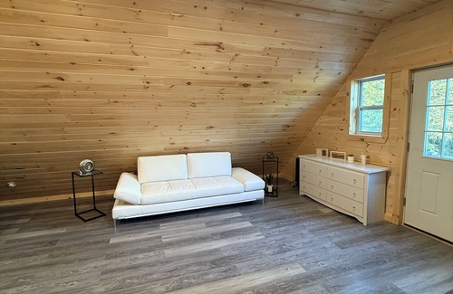Sangerville Apartment | Stylish Guest Loft – Cozy & Quiet Stay in charming Sangerville