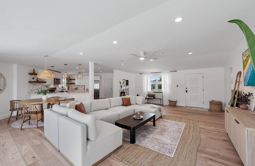 Gulf Gate Estates House | Stylish Gulf Gate Retreat w/Private Pool Near Siesta Key