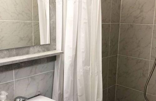 Favoriten Apartment | Stylish Hauptbahnhof | Fast WiFi & Netflix Access
