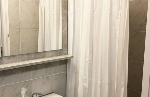 Favoriten Apartment | Stylish Hauptbahnhof | Fast WiFi & Netflix Access