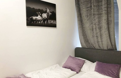 Favoriten Apartment | Stylish Hauptbahnhof | Fast WiFi & Netflix Access