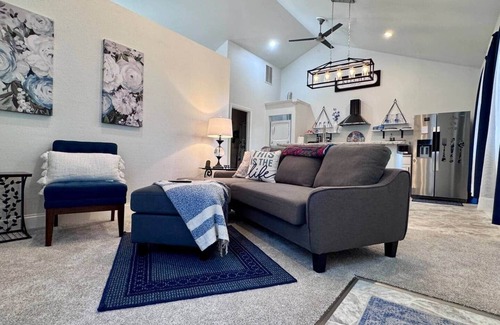 Rocky Mount House | Stylish Hidden Gem|King Bed & Hot Tub!