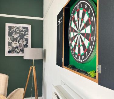 Derby Apartment | Stylish Home from Home in Derby - Great for Contractors, Groups & Families with FREE Parking