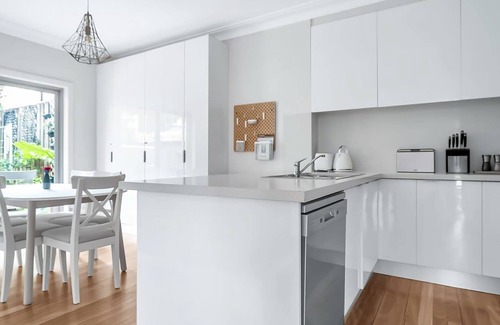Newtown Apartment | Stylish Home in the heart of Newtown