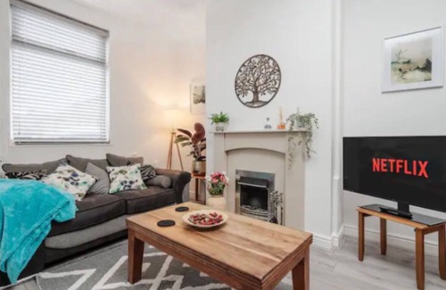 Thatto Heath House | Stylish Home Retreat on outskirts of Liverpool