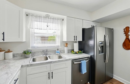 Kettering House | Stylish Home - Theater + Kid Zone - Close to The Greene