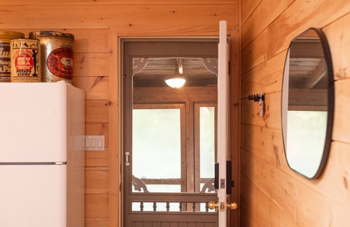 Restoule Cottage | Stylish Lakefront Cottage Retreat in Parry Sound
