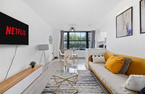 Deptford Apartment | Stylish Large 3-bed Apartment, Quick Access to London Sights, Free Parking