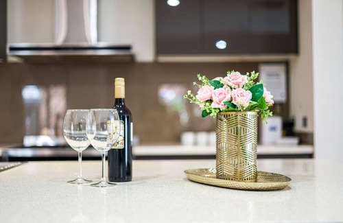 Point Cook House | Stylish Luxe House for Big Group at Point Cook