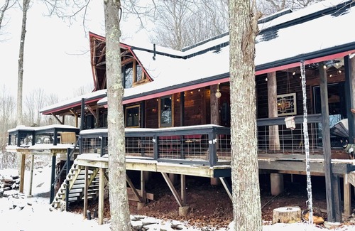 Ashland Cabin | Stylish, Luxury Mountain House 10 Mins to Windham